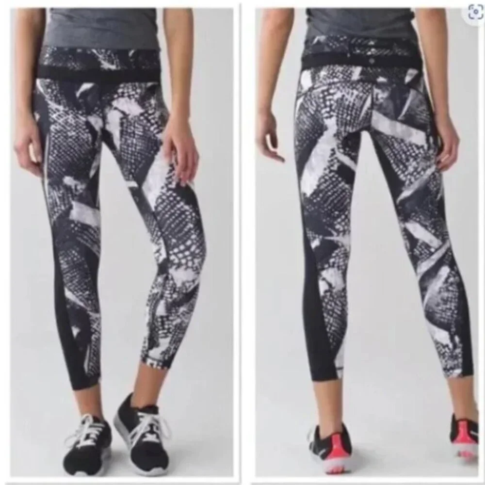 Lululemon Athletica Black White Snake Print High Rise Crop Leggings Size 4